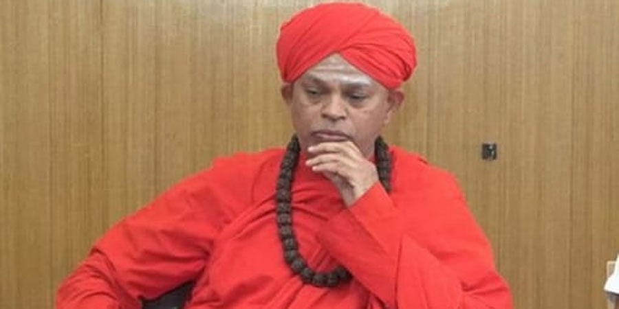 ಲೈಂಗಿಕ ದೌರ್ಜನ್ಯ ಆರೋಪ: ಮುರುಘಾ ಶ್ರೀ ಬಂಧನ, ಮಠದಿಂದಲೇ ಕರೆದೊಯ್ದ ಪೊಲೀಸರು!