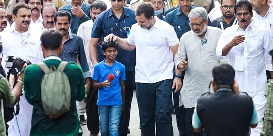 5ನೇ ದಿನಕ್ಕೆ ಕಾಲಿಟ್ಟ ಕಾಂಗ್ರೆಸ್ 'ಭಾರತ್ ಜೋಡೊ ಯಾತ್ರೆ', ಕೇರಳದಲ್ಲಿ ರಾಹುಲ್ ಗಾಂಧಿ, ಶಶಿ ತರೂರ್ ಭರ್ಜರಿ ರೋಡ್ ಶೋ!