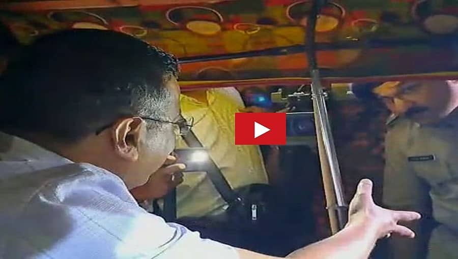 ಗುಜರಾತ್: ಆಟೋ ಡ್ರೈವರ್ ಮನೆಗೆ ಊಟಕ್ಕೆ ಹೋಗುತ್ತಿದ್ದ ಕೇಜ್ರಿವಾಲ್ ರನ್ನು ತಡೆದ ಪೊಲೀಸರು!