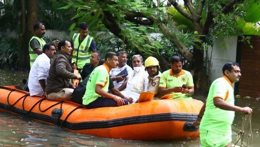 ಒಂದೂವರೆ ಅಡಿ ನೀರಿನಲ್ಲಿ ನಿಮ್ಮನ್ನು ದೋಣಿಯಲ್ಲಿ ಕರೆದುಕೊಂಡು ಹೋದ ಪುಣ್ಯಾತ್ಮ ಯಾರು? ಸಿದ್ದರಾಮಯ್ಯಗೆ ಸಿಎಂ ಪ್ರಶ್ನೆ