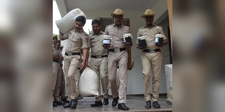 ಬೆಂಗಳೂರು: 5 ಕೋಟಿ ರೂ. ಮೌಲ್ಯದ ಡ್ರಗ್ಸ್ ಜಪ್ತಿ, ಮಹಿಳೆ ಸೇರಿ ಏಳು ಪೆಡ್ಲರ್ ಗಳ ಬಂಧನ