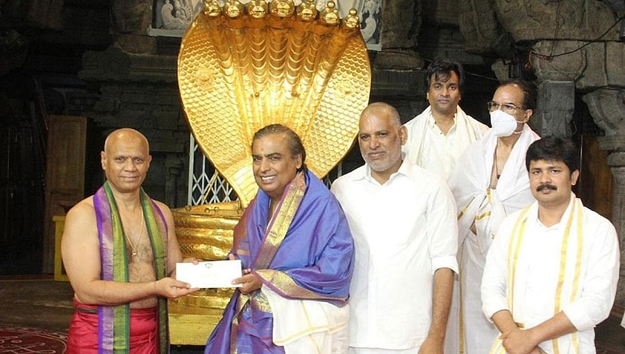 ತಿಮ್ಮಪ್ಪನ ದರ್ಶನ ಪಡೆದ ಮುಕೇಶ್ ಅಂಬಾನಿ: ದೇವಸ್ಥಾನಕ್ಕೆ 1.5 ಕೋಟಿ ರೂ. ದೇಣಿಗೆ!