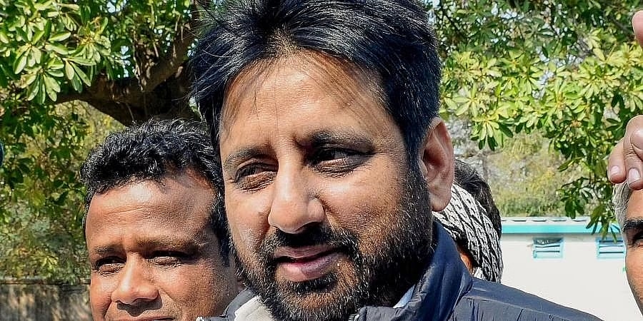 ದೆಹಲಿ ಎಎಪಿ ಶಾಸಕ ಅಮಾನತುಲ್ಲಾ ಖಾನ್ ಮನೆ ಮೇಲೆ ಎಸಿಬಿ ದಾಳಿ; 12 ಲಕ್ಷ ರೂ., ಪರವಾನಗಿ ಇಲ್ಲದ ಗನ್ ಜಪ್ತಿ