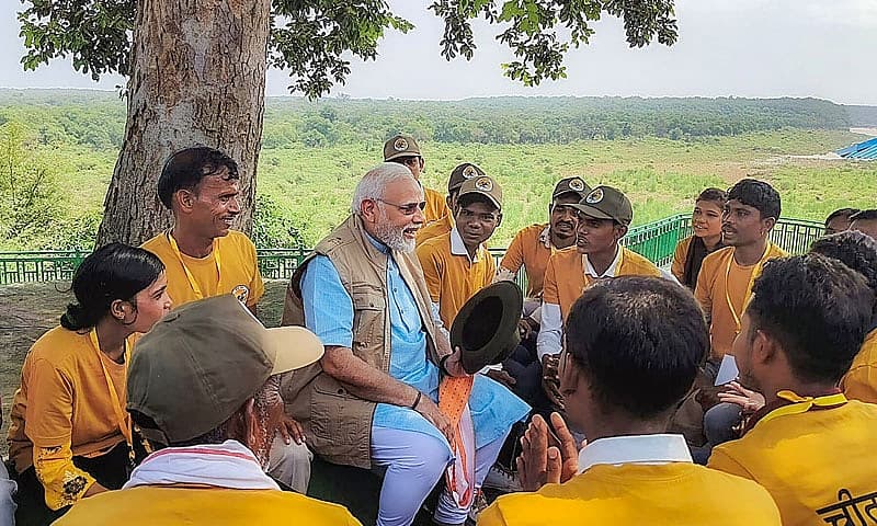 ಪಾರ್ಕ್ ನ ಸಿಬ್ಬಂದಿಗಳೊಂದಿಗೆ ಮೋದಿ ಸಂವಾದ