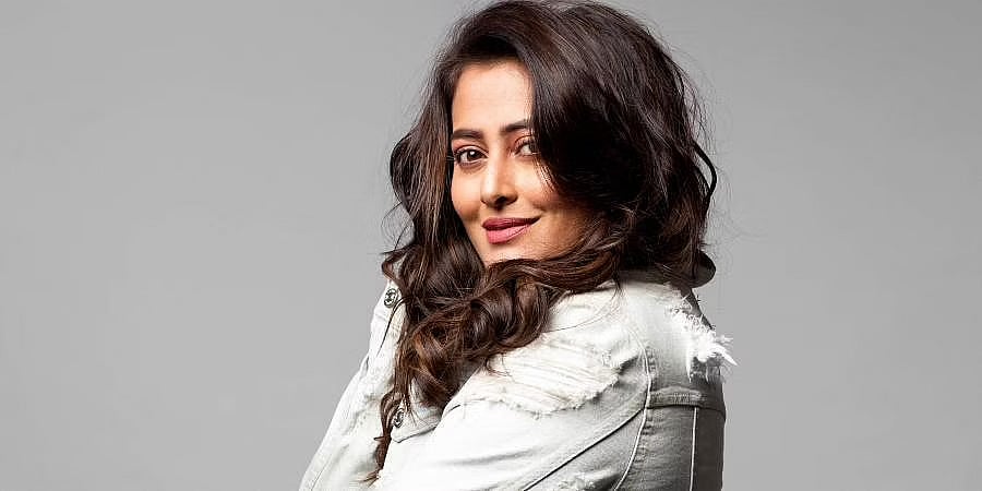 'ಎಡಗೈಯೇ ಅಪಘಾತಕ್ಕೆ ಕಾರಣ' ಸಿನಿಮಾದಲ್ಲಿ 12 ವರ್ಷಗಳ ನಂತರ ಕಾಣಿಸಿಕೊಳ್ಳಲಿದ್ದಾರೆ ದಿಗಂತ ಮತ್ತು ನಿಧಿ ಸುಬ್ಬಯ್ಯ ಜೋಡಿ