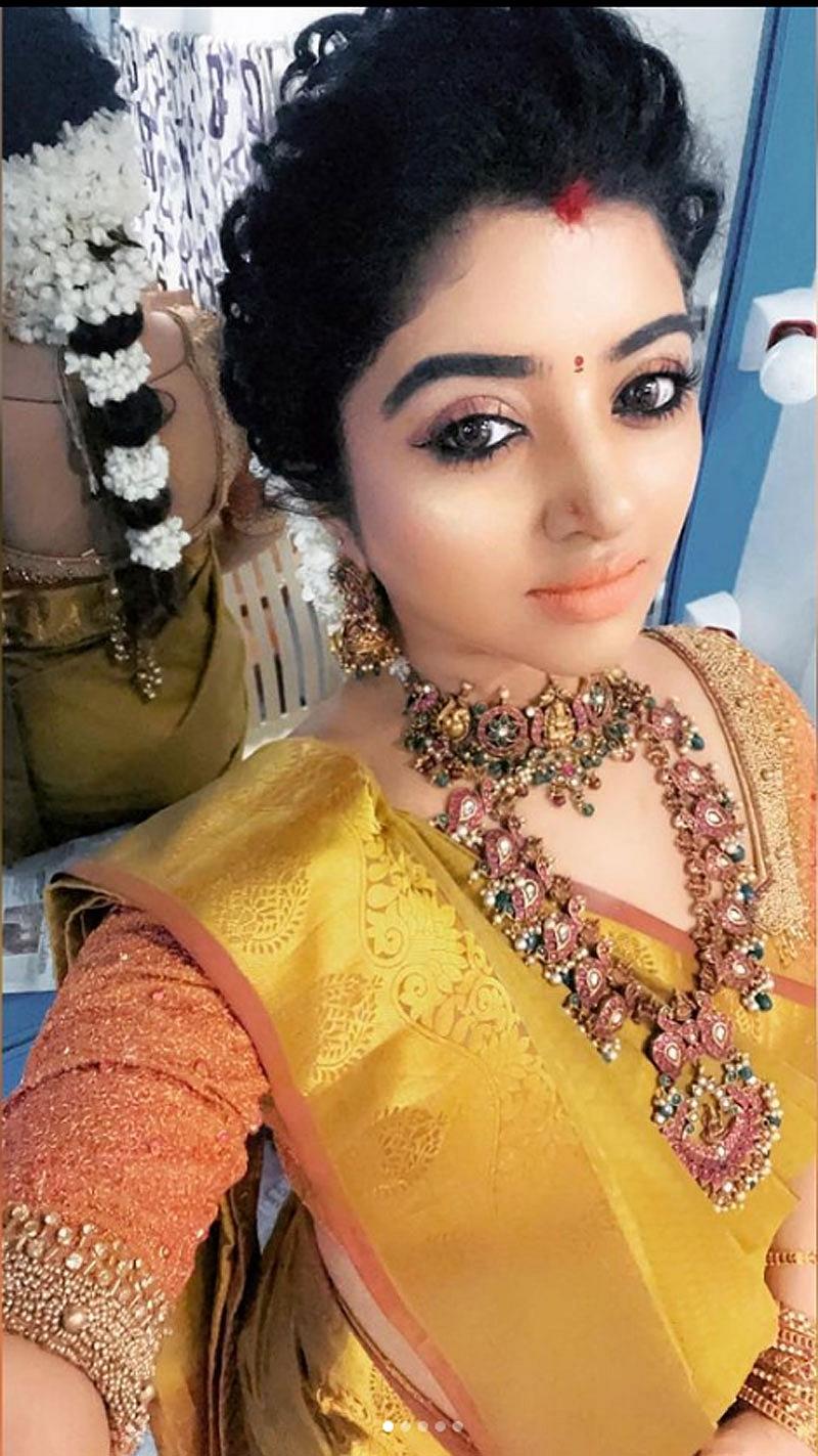 ‘ನನ್ನ ಜೀವನದಲ್ಲಿ ನಿಮ್ಮನ್ನು ಪಡೆದುಕೊಳ್ಳಲು ನಾನು ತುಂಬಾ ಅದೃಷ್ಟ ಮಾಡಿದ್ದೆ. ನನ್ನ ಜೀವನದಲ್ಲಿ ನೀವು ಪ್ರೀತಿ ತುಂಬಿದ್ದೀರಿ. ಲವ್ ಯೂ’ ಎಂದು ಮಹಾಲಕ್ಷ್ಮೀ ಬರೆದುಕೊಂಡಿದ್ದಾರೆ.