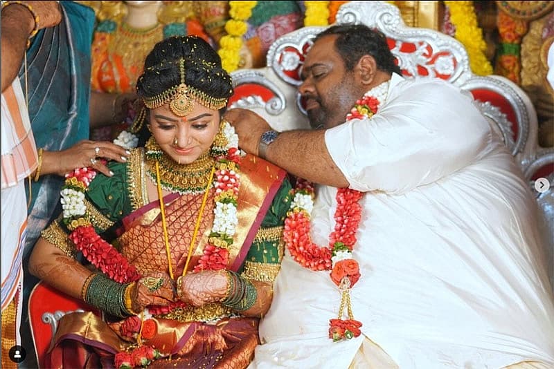 ರವೀಂದರ್ ನಿರ್ಮಾಣದ ‘ವಿಡಿಯುಮ್ ವಾರೈ ಕಾಥಿರು’ ಸಿನಿಮಾದಲ್ಲೂ ಮಹಾಲಕ್ಷ್ಮೀ ಅಭಿನಯಿಸಿದ್ದು, ಆ ಚಿತ್ರದಲ್ಲಿ ವಿದಾರ್ಥ್ ಮತ್ತು ವಿಕ್ರಾಂತ್ ಪ್ರಮುಖ ಪಾತ್ರಗಳಲ್ಲಿ ಬಣ್ಣ ಹಚ್ಚಿದ್ದರು.