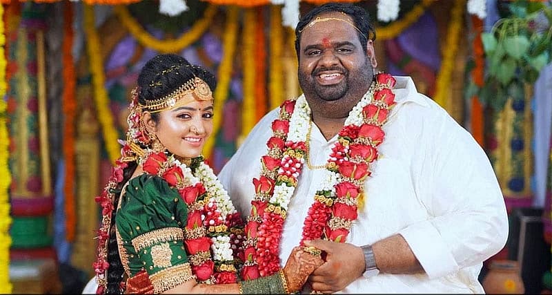ಸೆಪ್ಟೆಂಬರ್ 1 ರ ಬೆಳಗ್ಗೆ 11 ಗಂಟೆ ಸುಮಾರಿಗೆ ಮಹಾಲಕ್ಷ್ಮೀ ತಿರುಪತಿಯಲ್ಲಿ ದಂಪತಿಗಳು ಸಪ್ತಪದಿ ತುಳಿದಿದ್ದು, ಈ ಫೋಟೋಗಳನ್ನು ಅವರು ಸೋಶಿಯಲ್ ಮೀಡಿಯಾದಲ್ಲಿ ಹಂಚಿಕೊಂಡಿದ್ದಾರೆ.