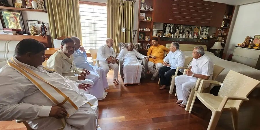 ದೇವೇಗೌಡರ ಆರೋಗ್ಯ ವಿಚಾರಿಸಿದ ಸಿಎಂ ಬೊಮ್ಮಾಯಿ ಹಾಗೂ ಸಚಿವರು
