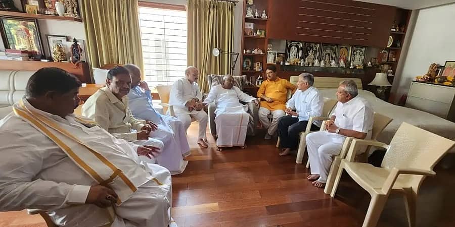 ದೇವೇಗೌಡರ ಆರೋಗ್ಯ ವಿಚಾರಿಸಿದ ಸಿಎಂ ಬೊಮ್ಮಾಯಿ ಹಾಗೂ ಸಚಿವರು