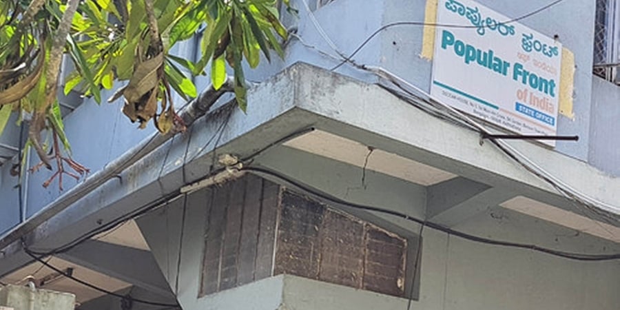 ಸಮಾಜದಲ್ಲಿ ಶಾಂತಿ ಕದಡಲು ಯತ್ನ, ಸರ್ಕಾರ ವಿರುದ್ಧ ಕ್ರಿಮಿನಲ್ ಪಿತೂರಿ ಆರೋಪ: 14 ಮಂದಿ ಪಿಎಫ್ಐ ಕಾರ್ಯಕರ್ತರ ಬಂಧನ