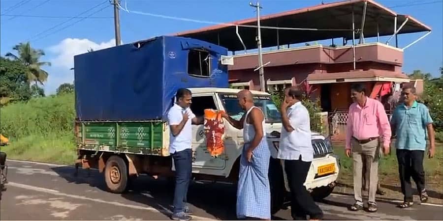 ಯಾವ ಕೆಲಸವೂ ಕೀಳಲ್ಲ: ಕಸದ ವಾಹನ ಚಲಾಯಿಸಿದ ಐಎಎಸ್ ಅಧಿಕಾರಿ ಪ್ರಸನ್ನ!