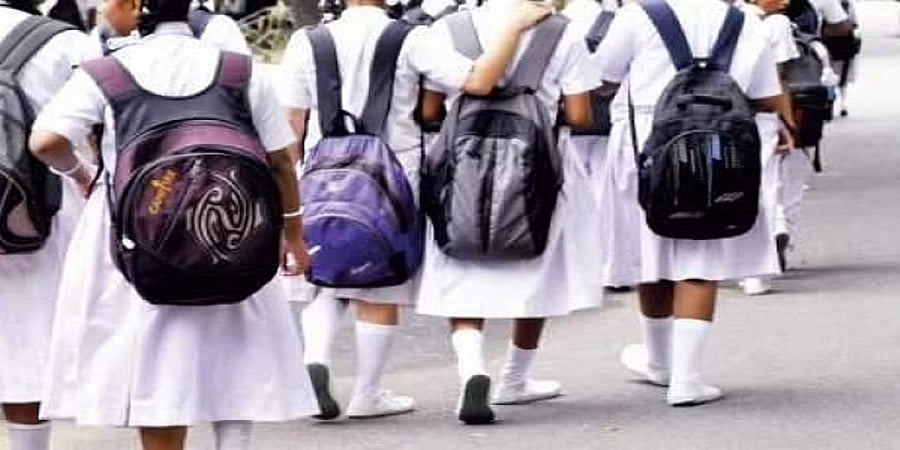 ಪ್ರಾಥಮಿಕ ಶಾಲಾ ಮಕ್ಕಳ ಬ್ಯಾಗ್ ತೂಕ ಮಿತಿ: ರಾಜ್ಯ ಸರ್ಕಾರ, ರೂಪ್ಸಾಗೆ ಹೈಕೋರ್ಟ್ ನೊಟೀಸ್ ಜಾರಿ