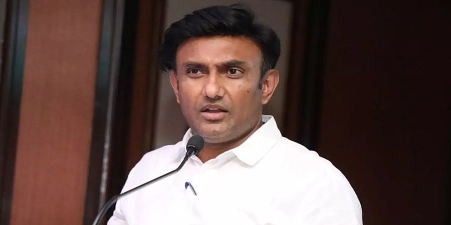 108 ಆಂಬುಲೆನ್ಸ್ ಸೇವೆ ಸ್ಥಗಿತ: ಆರೋಗ್ಯ ಇಲಾಖೆ ಅನಾರೋಗ್ಯ ಇಲಾಖೆಯಾಗಿ ಪರಿವರ್ತನೆ- ಕಾಂಗ್ರೆಸ್ ಟೀಕೆ