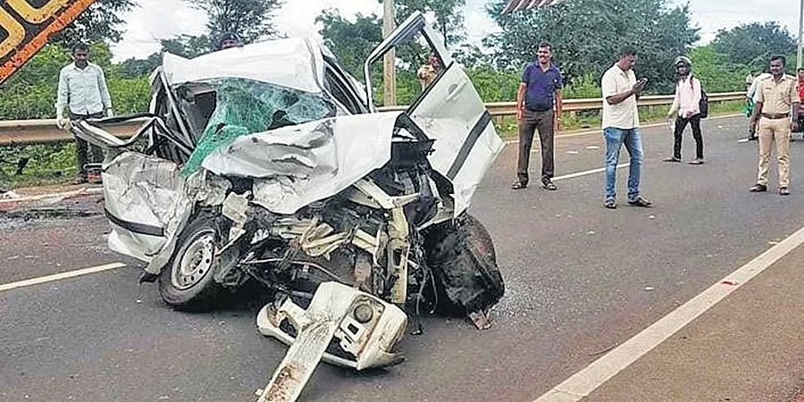 ಬೆಳಗಾವಿ ಬಳಿ ಭೀಕರ ಅಪಘಾತ: ಎಎಸ್ ಐ ಕುಟುಂಬ ಸೇರಿ ನಾಲ್ವರು ದುರ್ಮರಣ