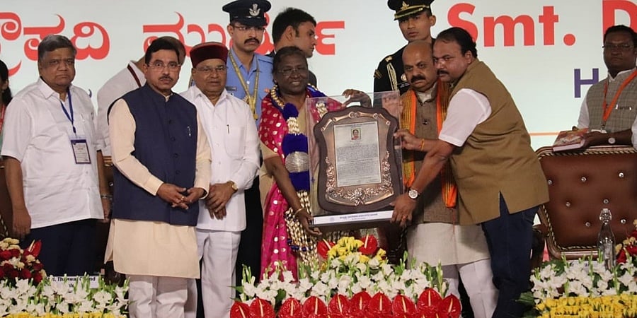 ನಾವೆಲ್ಲ ಆತ್ಮನಿರ್ಭರ ಭಾರತಕ್ಕೆ ಸಂಕಲ್ಪ ಮಾಡೋಣ: ಹುಬ್ಬಳ್ಳಿಯಲ್ಲಿ ದ್ರೌಪದಿ ಮುರ್ಮು