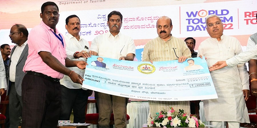 ಪ್ರವಾಸಿ ತಾಣಗಳ ಗೈಡ್ಗಳ ಪ್ರೋತ್ಸಾಹ ಧನ ಹೆಚ್ಚಳ: ಸಿಎಂ ಬೊಮ್ಮಾಯಿ