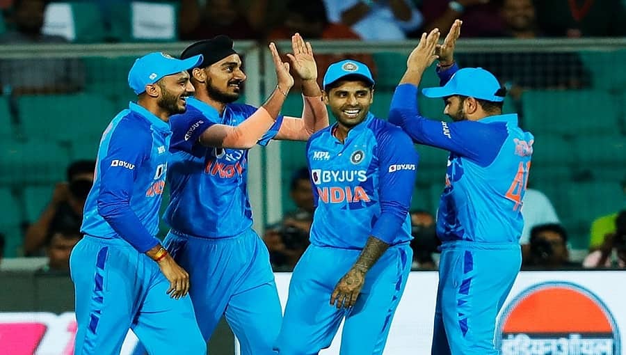 ಮೊದಲ ಟಿ20 ಪಂದ್ಯ: ದಕ್ಷಿಣ ಆಫ್ರಿಕಾವನ್ನು 106 ಅಲ್ಪಮೊತ್ತಕ್ಕೆ ಕಟ್ಟಿಹಾಕಿದ ಟೀಂ ಇಂಡಿಯಾ!