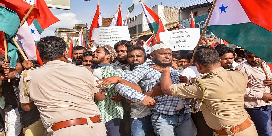 ಮಂಗಳೂರು: ಪಿಎಫ್ ಐ, ಸಿಎಫ್ ಐ ಸಂಘಟನೆಯ 12 ಕಚೇರಿಗಳಿಗೆ ಬೀಗ ಜಡಿದ ಪೊಲೀಸರು