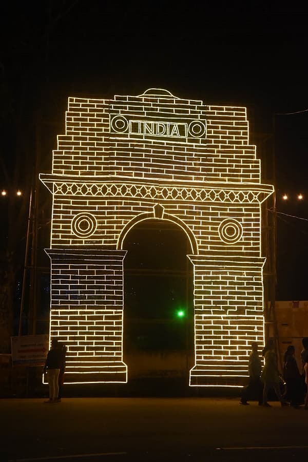 ವಿದ್ಯುತ್ ದೀಪಗಳಲ್ಲಿ ರಚನೆಯಾಗಿರುವ ಇಂಡಿಯಾ ಗೇಟ್
