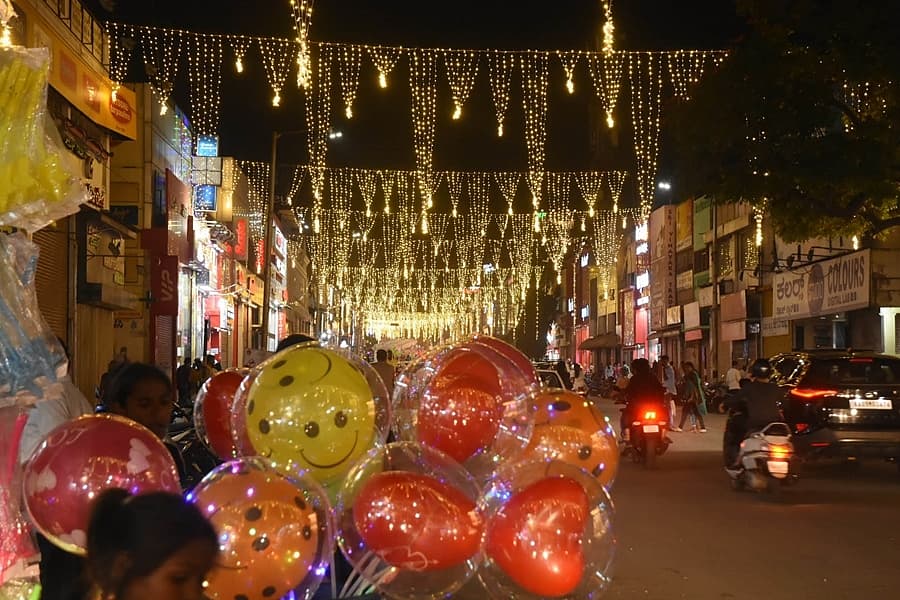 ದೀಪಾಲಂಕೃತ ರಸ್ತೆ