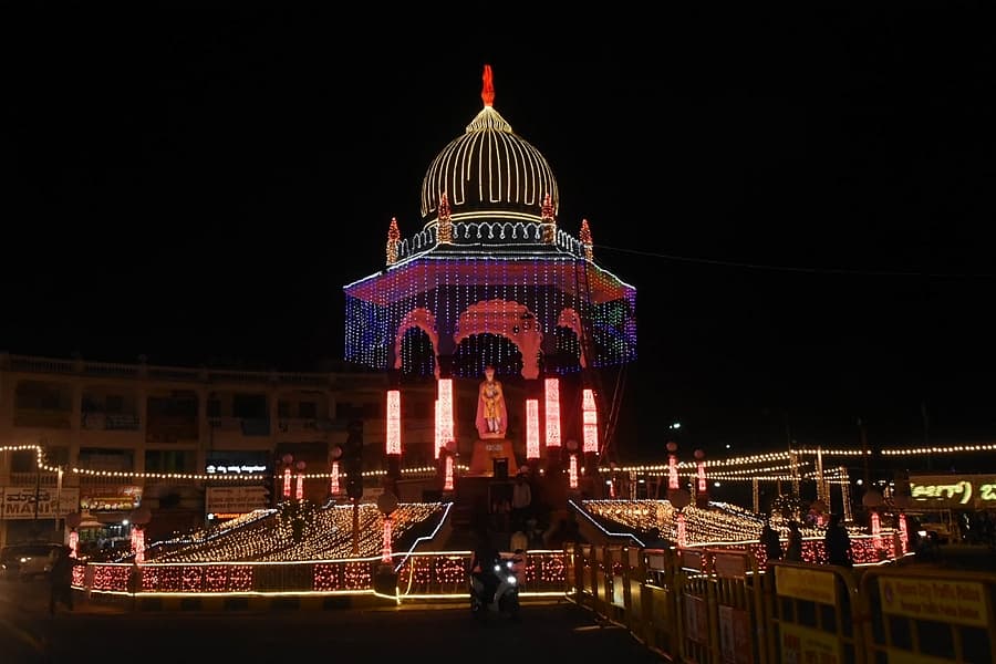 ದೀಪಾಲಂಕೃತ ಕೆ.ಆರ್ ಸರ್ಕಲ್