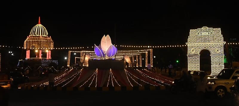 ವಿದ್ಯುತ್ ದೀಪಗಳಲ್ಲಿ ರಚನೆಯಾಗಿರುವ ಇಂಡಿಯಾ ಗೇಟ್