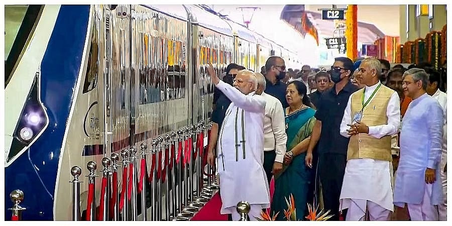ಗುಜರಾತ್: ಗಾಂಧಿನಗರ - ಮುಂಬೈ ವಂದೇ ಭಾರತ್ ಎಕ್ಸ್‌ಪ್ರೆಸ್ ರೈಲಿಗೆ ಪ್ರಧಾನಿ ಮೋದಿ ಚಾಲನೆ