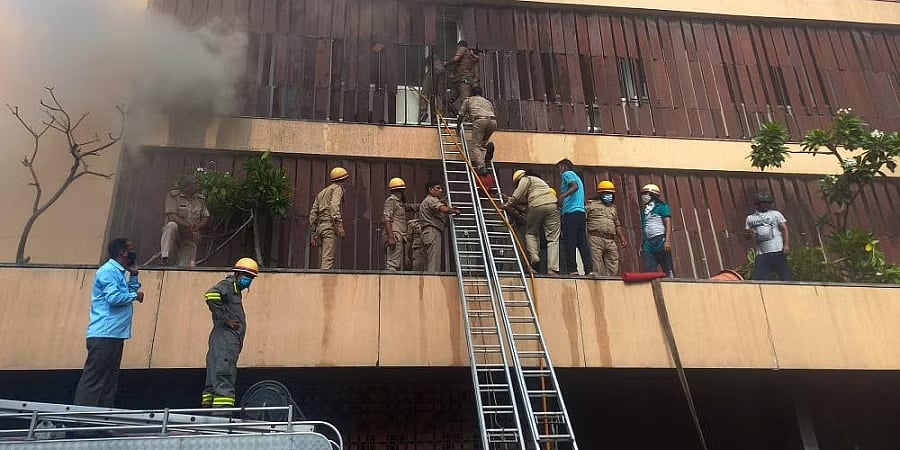 ಲಖನೌ ಹೋಟೆಲ್‌ನಲ್ಲಿ ಬೆಂಕಿ ಕಾಣಿಸಿಕೊಂಡು ಇಬ್ಬರು ಸಾವು, ಮುಂದುವರಿದ ರಕ್ಷಣಾ ಕಾರ್ಯಾಚರಣೆ
