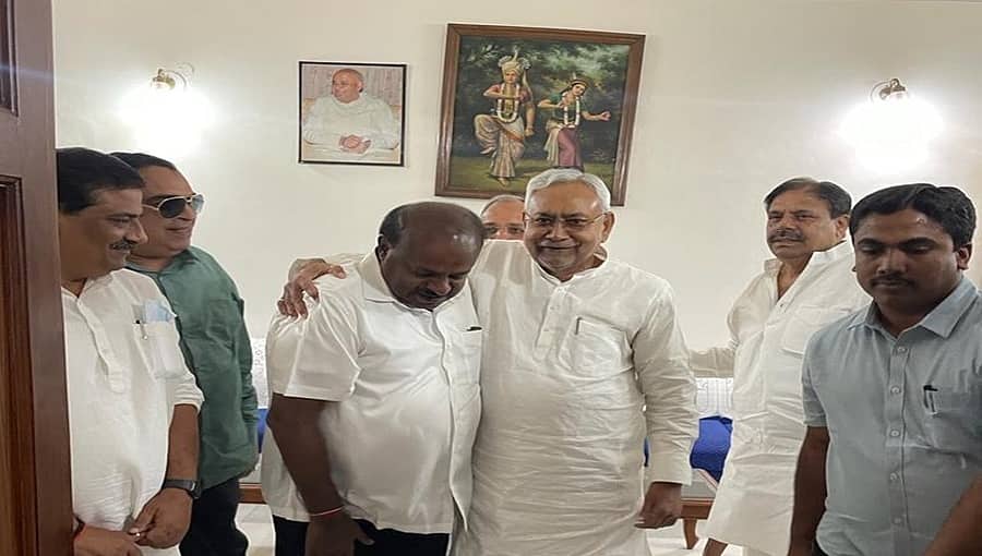 ಜನತಾ ಪರಿವಾರ ಪುನರುಜ್ಜೀವನಗೊಳಿಸುವ ಸಂಕಲ್ಪ: ದೇವೇಗೌಡರ ಹಾದಿಯಲ್ಲಿ ಕುಮಾರಸ್ವಾಮಿ; ಹೊಸ ರಾಜಕೀಯ ಮನ್ವಂತರಕ್ಕೆ ನಾಂದಿ?