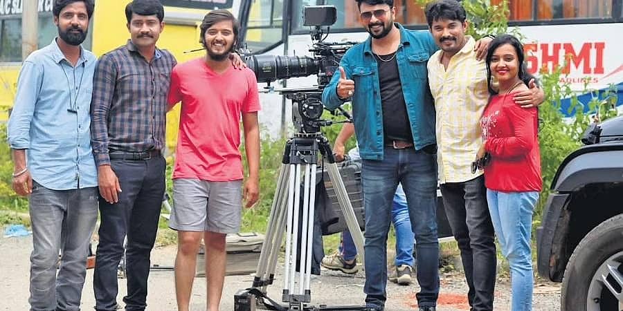 ಅಗ್ನಿಸಾಕ್ಷಿ ಧಾರಾವಾಹಿಯ ಅಖಿಲ್ ಈಗ 'ಶ್ರೀ ಬಾಲಾಜಿ ಫೋಟೊ ಸ್ಟುಡಿಯೋ'ದ ನಿರ್ದೇಶಕ ಕಮ್ ನಾಯಕ