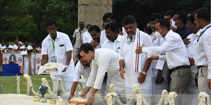 'ಭಾರತ್ ಜೋಡೋ' ಯಾತ್ರೆ: ತಮಿಳು ನಾಡಿನ ಶ್ರೀಪೆರಂಬದೂರಿನಲ್ಲಿ ತಂದೆ ಸ್ಮಾರಕಕ್ಕೆ ಪುಷ್ಪ ನಮನ ಸಲ್ಲಿಸಿದ ರಾಹುಲ್ ಗಾಂಧಿ