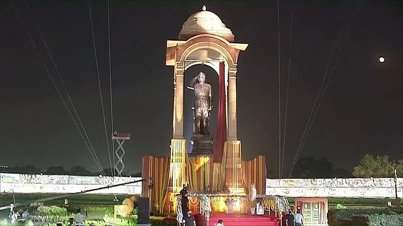 ನೇತಾಜಿ ಪ್ರತಿಮೆ