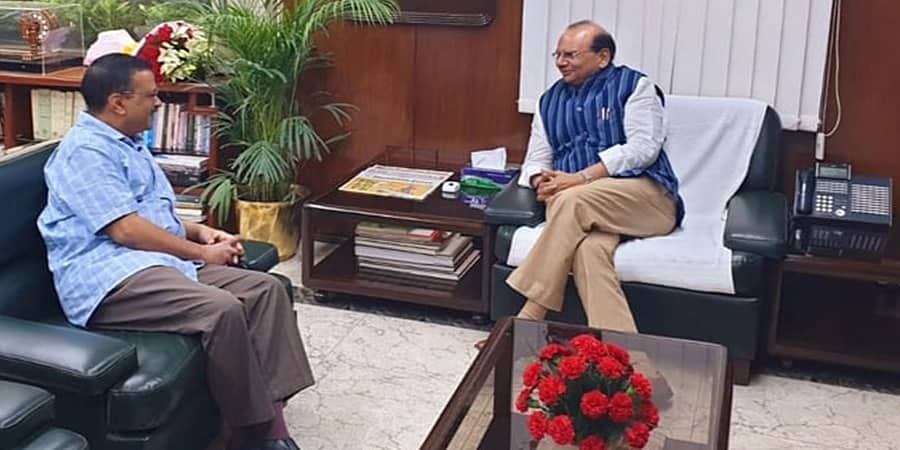 ಅಂತರ್ಯುದ್ಧದ ನಡುವೆ ದೆಹಲಿ ಲೆಫ್ಟಿನೆಂಟ್ ಗವರ್ನರ್- ಕೇಜ್ರಿವಾಲ್ ಭೇಟಿ