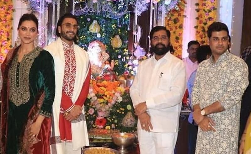 ಗಣಪತಿ ದರ್ಶನಕ್ಕಾಗಿರಣವೀರ್ ಸಿಂಗ್ ಮತ್ತು ದೀಪಿಕಾ ಪಡುಕೋಣೆ ಗುರುವಾರ ಸಿಎಂ ಮನೆಗೆ ಭೇಟಿ ನೀಡಿದ್ದರು.