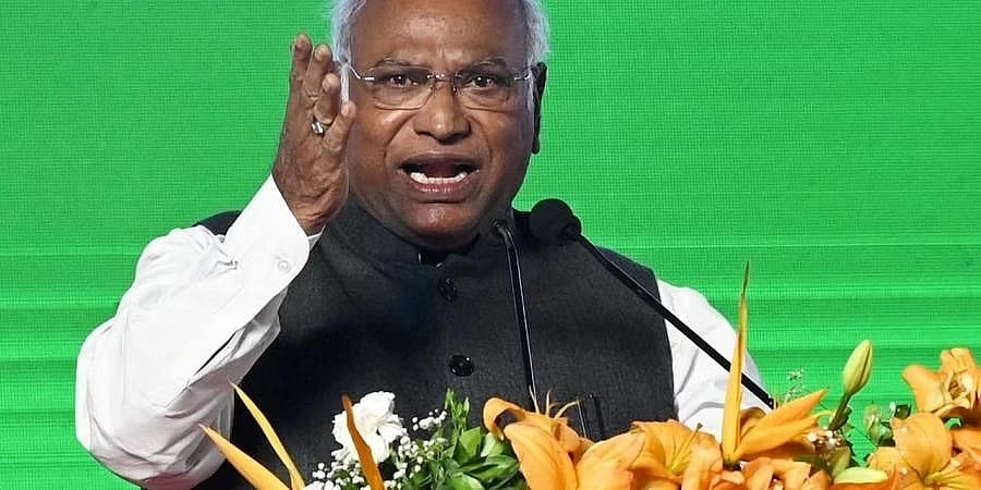 ಬಿಜೆಪಿ ರಾಜ್ಯಪಾಲರನ್ನು ಕಾರ್ಯಕರ್ತರಂತೆ ಬಳಸುತ್ತಿದೆ: ಮಲ್ಲಿಕಾರ್ಜನ ಖರ್ಗೆ