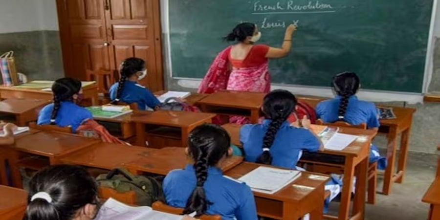ಕೇರಳ: ಇನ್ಮುಂದೆ ಶಾಲೆಗಳಲ್ಲಿ ಶಿಕ್ಷಕರನ್ನು 'ಸರ್, ಮೇಡಂ ಅನ್ನುವಂತಿಲ್ಲ! ಮಕ್ಕಳ ಹಕ್ಕುಗಳ ಆಯೋಗ ಸೂಚನೆ