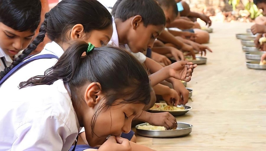 ಶಿವಮೊಗ್ಗ: 108 ವಿದ್ಯಾರ್ಥಿಗಳು ದಿಢೀರ್ ಅಸ್ವಸ್ಥ, ಯೋಗಥಾನ್ ಕಾರ್ಯಕ್ರಮದಲ್ಲಿ ನೀಡಿದ ತಿಂಡಿಯ ಮೇಲೆ ಅನುಮಾನ, ಪ್ರತಿಭಟನೆ