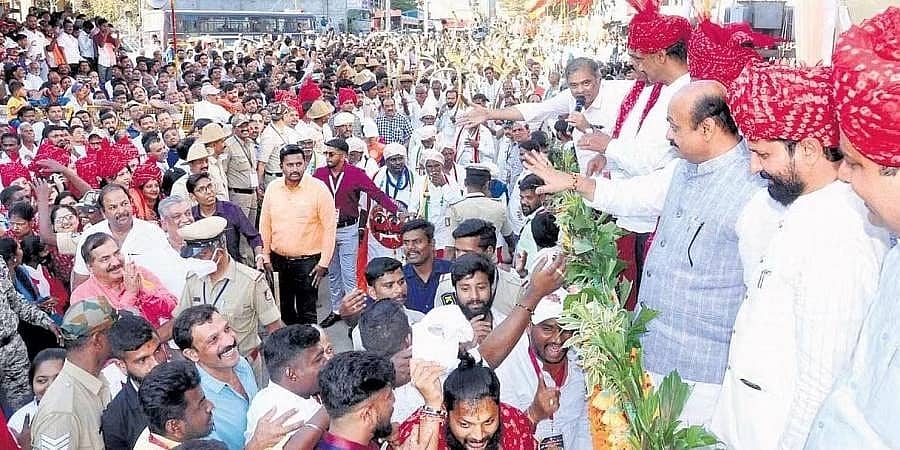 ಕಾಂಗ್ರೆಸ್ ನ ಗೃಹಲಕ್ಷ್ಮಿ ಯೋಜನೆಗೆ ಸೆಡ್ಡು; 'ಗೃಹಿಣಿ ಶಕ್ತಿ ಯೋಜನೆ' ಜಾರಿಗೆ ಬೊಮ್ಮಾಯಿ ಸರ್ಕಾರ ಸಿದ್ಧತೆ!