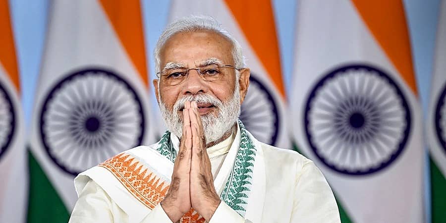 ಕಲಬುರಗಿಗೆ ಪ್ರಧಾನಿ ಮೋದಿ ಆಗಮನ: ರಾಜ್ಯಪಾಲ, ಸಿಎಂ ಸೇರಿ ಗಣ್ಯರಿಂದ ಸ್ವಾಗತ