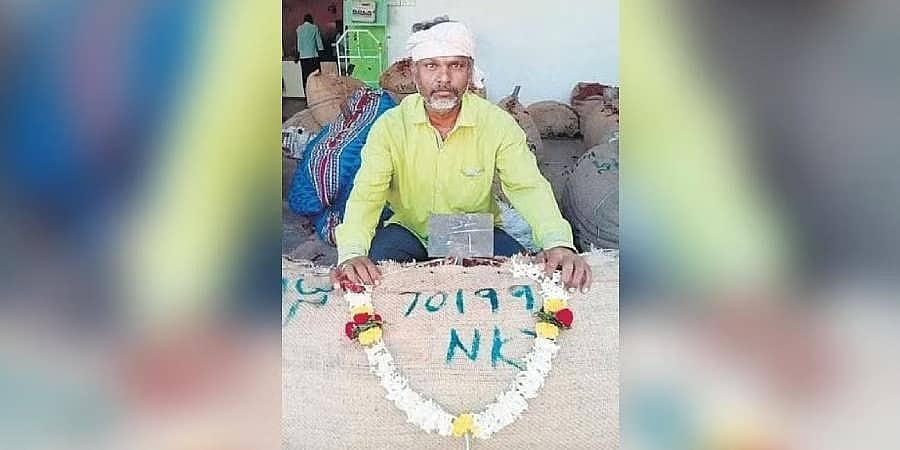 ಗದಗ ರೈತನ ಹುಡುಕಿ ಬಂದ ಅದೃಷ್ಟ ದೇವತೆ: ಒಂದು ಕ್ವಿಂಟಲ್ ಮೆಣಸಿನಕಾಯಿಗೆ ಸಿಕ್ಕ ಬೆಲೆ ರೂ.70,199!