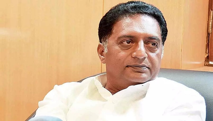 ಕಲಾಸೇವೆ ಬಿಟ್ಟು ಕಾಂಗ್ರೆಸ್ಸಿಗೆ ಪರಿಚಾರಿಕೆ; ಸರ್ಕಾರದ ಅನಧಿಕೃತ ವಕ್ತಾರನ ಜೋಳಿಗೆಯಲ್ಲಿ ಭರ್ತಿ ಝಣ ಝಣ ಕಾಂಚಾಣ!