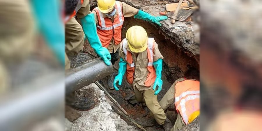 ಬೆಂಗಳೂರಿನಲ್ಲಿ ಮತ್ತೆ ಗುಂಡಿ; ಇಟ್ಟಮಡು ಮುಖ್ಯರಸ್ತೆಯಲ್ಲಿ ಕುಸಿದ ರಸ್ತೆ, 15 ದಿನಗಳಲ್ಲಿ ಮೂರನೇ ಘಟನೆ