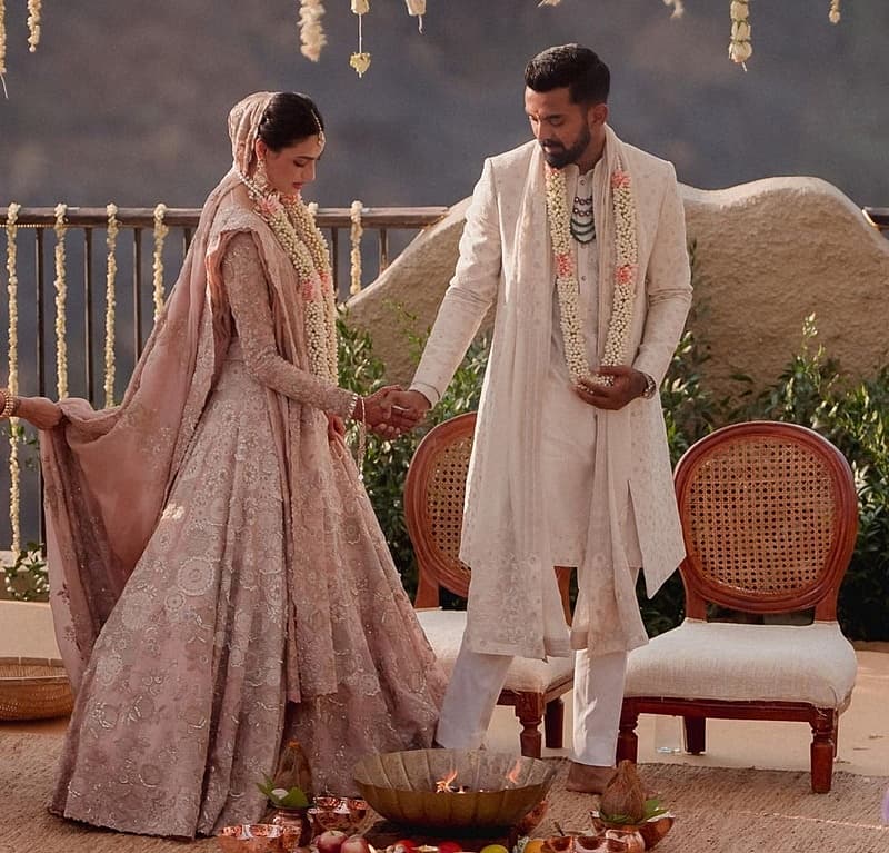 ಮದುವೆ ಮಂಟಪದಲ್ಲಿ ಪರಸ್ಪರ ಕೈ ಹಿಡಿದು ಸುತ್ತುತ್ತಿರುವ ಕೆಎಲ್ ರಾಹುಲ್, ಅಥಿಯಾ ಶೆಟ್ಟಿ