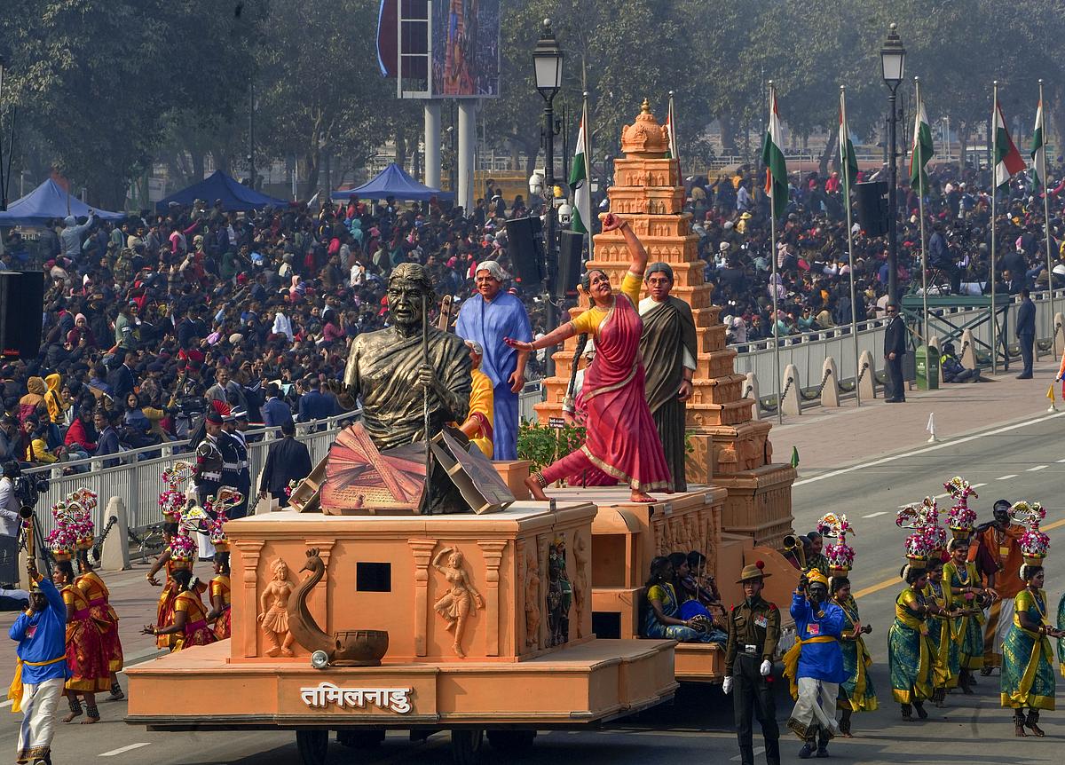 ನವದೆಹಲಿಯ ಕರ್ತವ್ಯ ಪಥ್ನಲ್ಲಿ ಗಣರಾಜ್ಯೋತ್ಸವ ಪರೇಡ್ 2023ರ ಪೂರ್ವಾಭ್ಯಾಸದ ಸಮಯದಲ್ಲಿ ತಮಿಳುನಾಡಿನ ಸ್ತಬ್ಧಚಿತ್ರವನ್ನು ಪ್ರದರ್ಶಿಸಲಾಯಿತು.