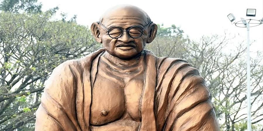 ಗಾಂಧಿ ಪ್ರತಿಕೃತಿಯಲ್ಲಿ ಲೋಪ: ಹಾಸನದ ಗಾಂಧಿಭವನ ಉದ್ಘಾಟನೆ ಮುಂದೂಡಿಕೆ