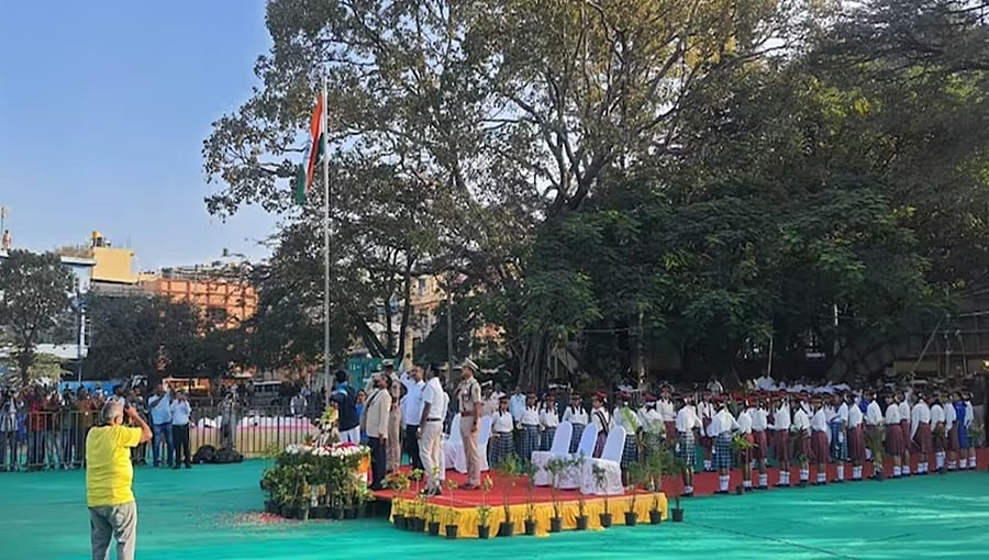 ಇದೇ ಮೊದಲ ಬಾರಿಗೆ ಚಾಮರಾಜಪೇಟೆ ಈದ್ಗಾ ಮೈದಾನದಲ್ಲಿ ಗಣರಾಜ್ಯೋತ್ಸವ ಆಚರಣೆ: ಧ್ವಜಾರೋಹಣ ನೆರವೇರಿಸಿದ ಡಾ.ಶಿವಣ್ಣ