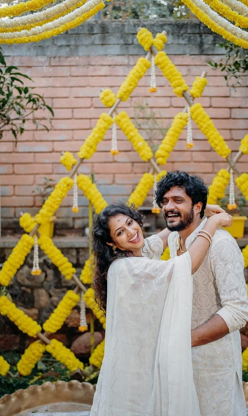 ಈ ಜೋಡಿಗೆ ಹರ ಮತ್ತು ಸಿಂಹನ ಅಂದರೆ ನರಸಿಂಹನ ಆಶೀರ್ವಾದ ಸಿಕ್ಕಿದೆ ಎಂದು ಜನ ಕಮೆಂಟ್ ಮಾಡುತ್ತಿದ್ದಾರೆ