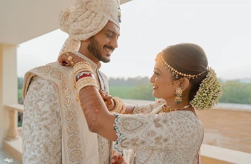 ರವೀಂದ್ರ ಜಡೇಜಾ ಗಾಯಗೊಂಡ ನಂತರ ಅಕ್ಷರ್ ಪಟೇಲ್ ಭಾರತ ತಂಡದ ನಿರಂತರ ಭಾಗವಾಗಿದ್ದಾರೆ. ಅವರ ಬೌಲಿಂಗ್ಗಾಗಿ ಚರ್ಚೆಯಲ್ಲಿದ್ದ ಅಕ್ಷರ್ ಈ ಅವಧಿಯಲ್ಲಿ ಬ್ಯಾಟಿಂಗ್ನಲ್ಲೂ ಪ್ರಭಾವ ಬೀರಿದರು.