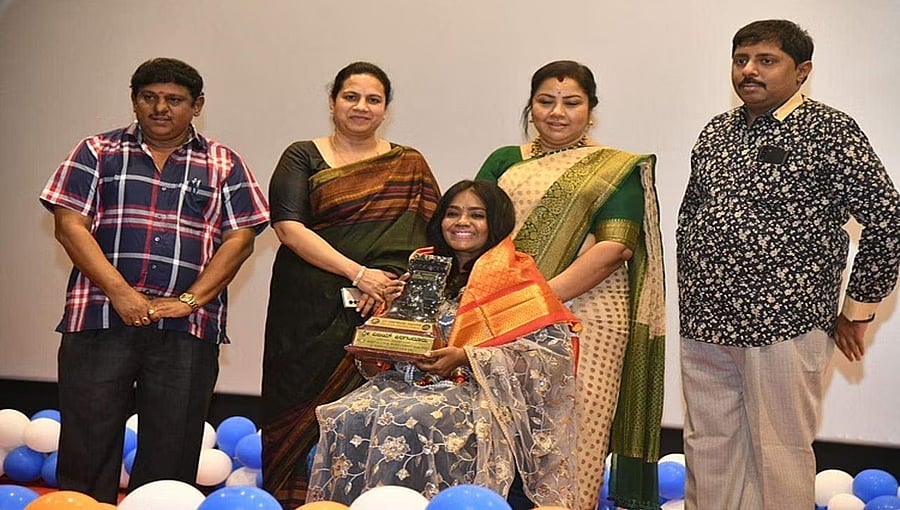 ವಿಜಯ್ ಕಿರಗಂದೂರು, ಅಶ್ವಿನಿ ಪುನೀತ್ ರಾಜ್ಕುಮಾರ್, ತಾರಾಗೆ ಶ್ರೀ ರಾಘವೇಂದ್ರ ಚಿತ್ರವಾಣಿ ವಿಶೇಷ ಪ್ರಶಸ್ತಿ